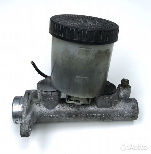 Ниссан PickUp Цилиндр тормозной главный