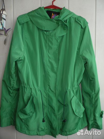 Куртка демисезонная женская 44 46,с капюшоном