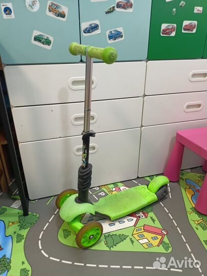 Самокат трехколесный