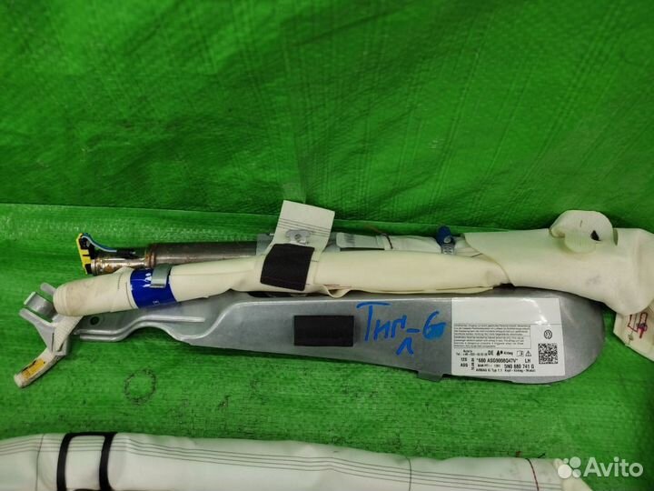 Шторка безопасности лев. Volkswagen Tiguan