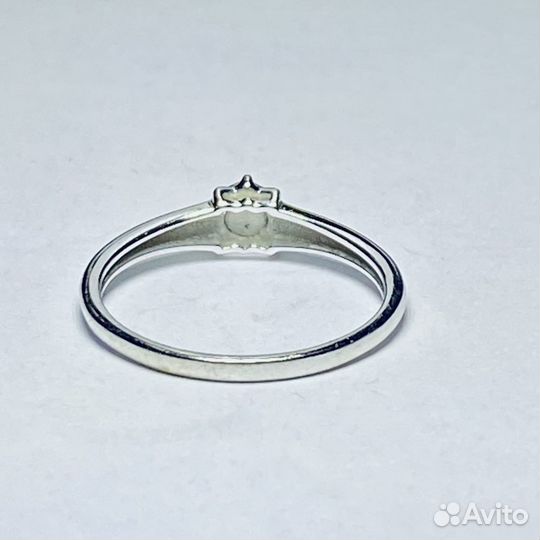 Золотое кольцо с бриллиантом