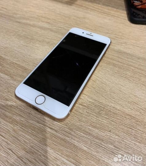 Телефон iPhone 8