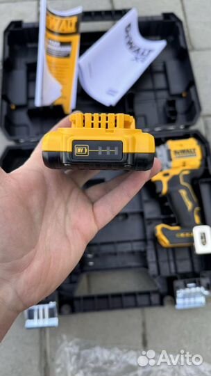 Шуруповерт Dewalt dcd 800E1T