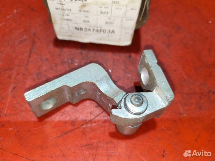 Петля двери передняя левая