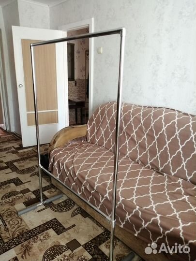 Вешалка для одежды напольная металлическая