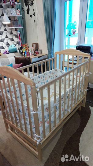 Детская кроватка с поперечным маятником