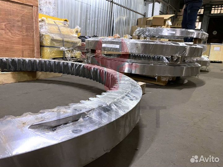 Поворотный круг Komatsu PC200LC-6 20Y-25-21200