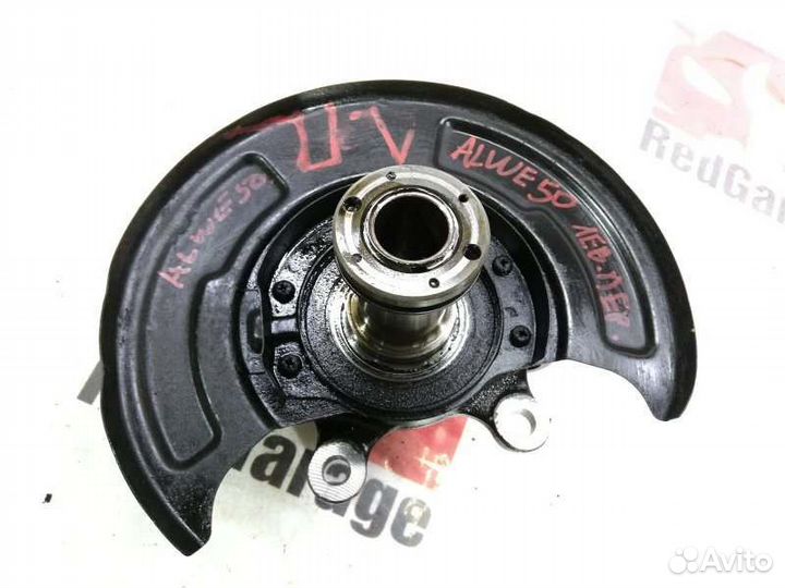 Кулак поворотный передний левый Nissan Elgrand