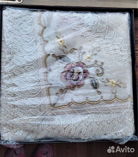 Новая в упаковке, красивая скатерть 160*220Турция