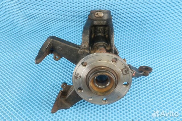 Кулак поворотный передний левый Golf 6 1K0407255T