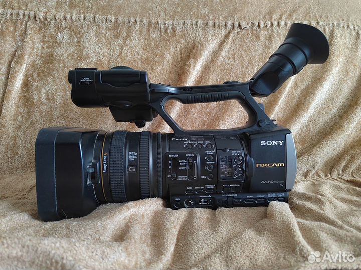 Видеокамера Sony NXR-NX3E