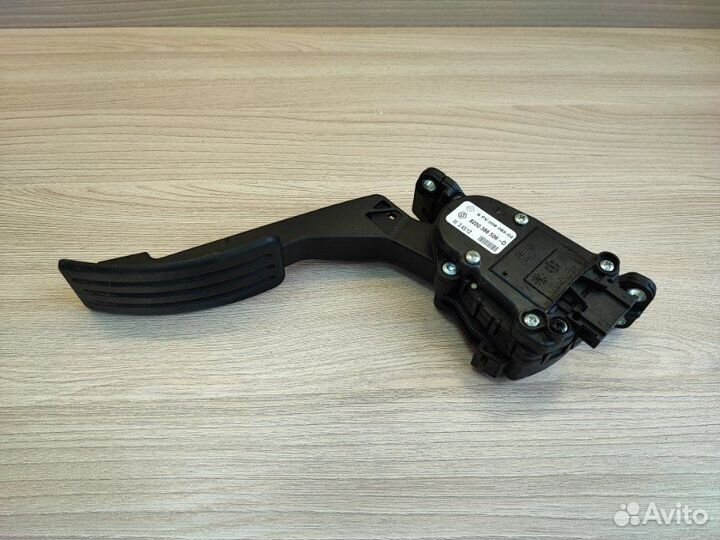 Педаль газа Renault Duster