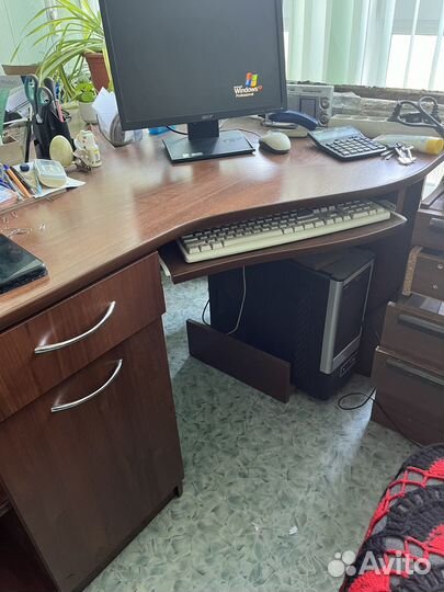 Компьютерный стол