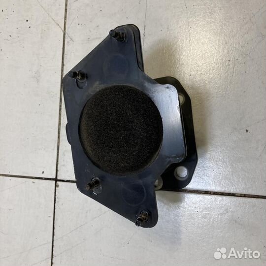 Кронштейн заднего бампера правый Infiniti M M25 M3