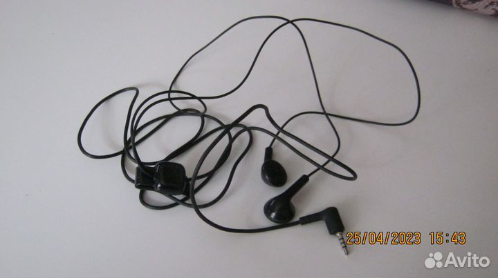 Наушники проводные nokia 1650 1 шт и LG 1 шт