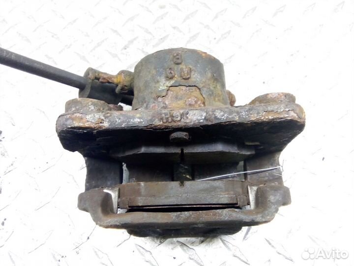 Суппорт передний правый Suzuki XL-7 1