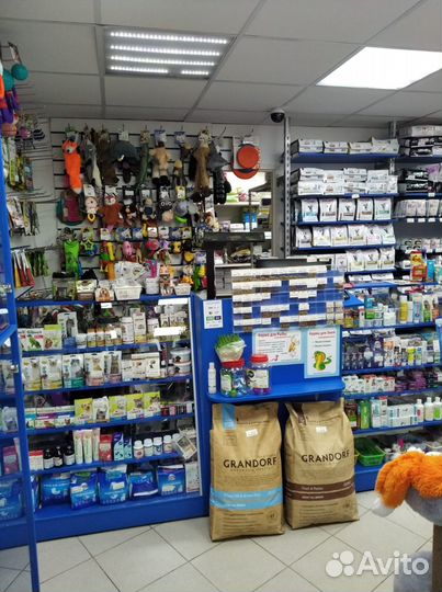 Продавец в зоомагазин