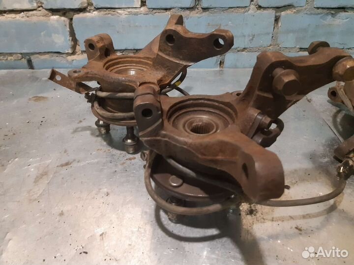 Кулак mitsubishi lancer 9 4G18 1.6