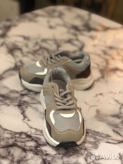 Кроссовки детские 22