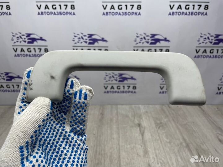 Ручка внутренняя потолочная передняя Skoda Superb