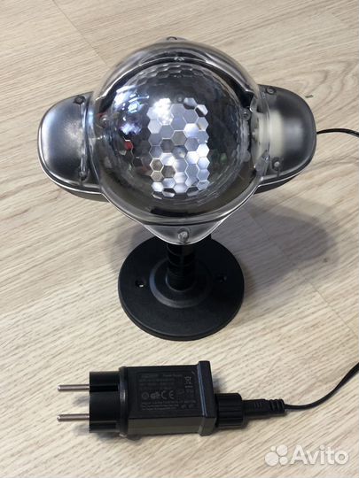 Прожектор для освещения фасада дом и ландшафта