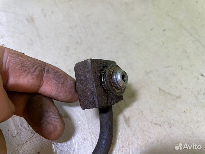 Шланг тормозной передний правый Chrysler Lhs 3.5