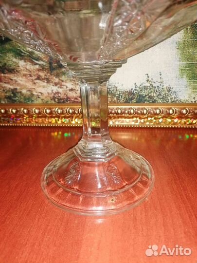 Старинная ваза для фруктов