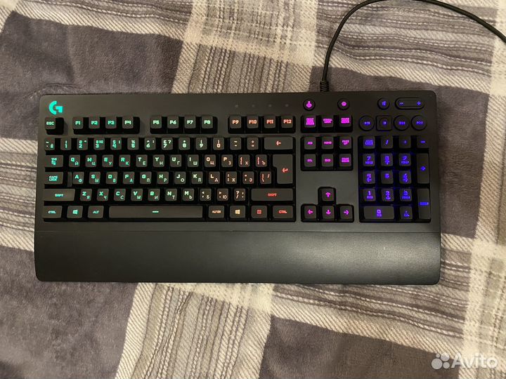 Игровая клавиатура Logitech G213