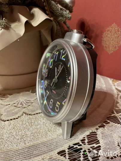 Будильник на батарейках