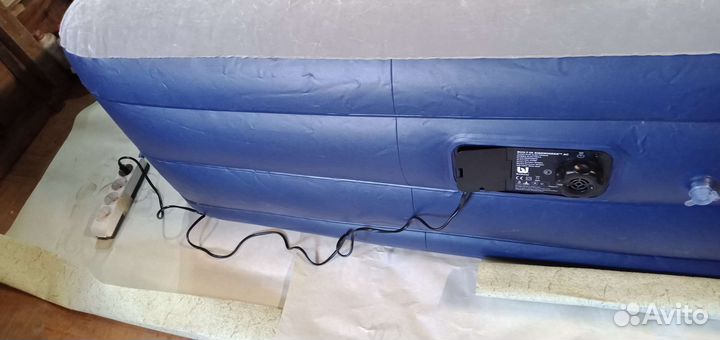 Надувная кровать с насосом двухспальная