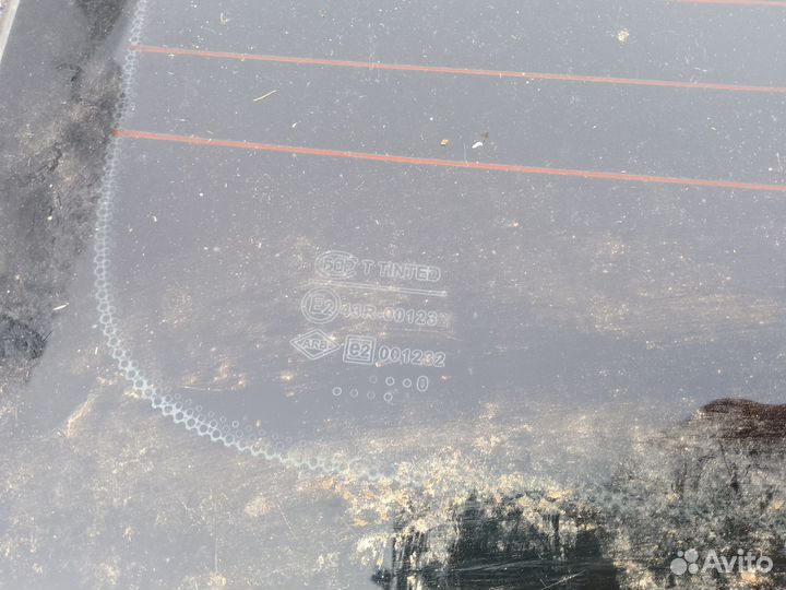 Стекло заднее Renault Logan 1