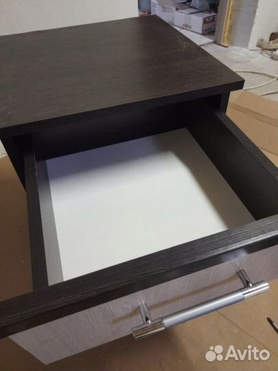 Тумба прикроватная