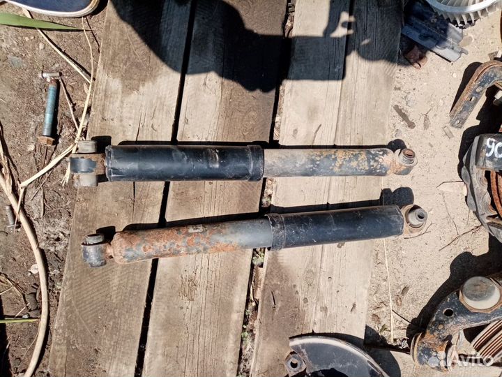 Nissan qashqai амортизаторы задние