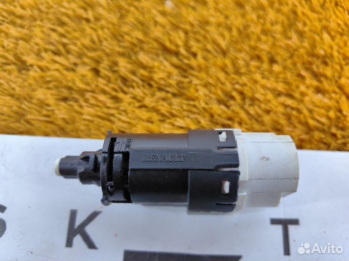 Датчик педали тормоза Renault Duster K9KR858 2021