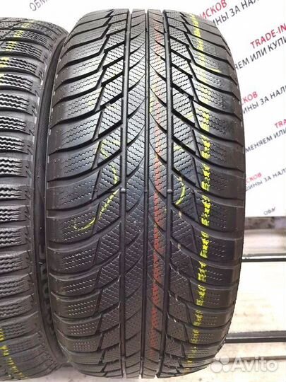 Bridgestone Blizzak LM-001 215/55 R17 94V