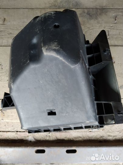 Корпус воздушного фильтра Audi A4 B5 058133837