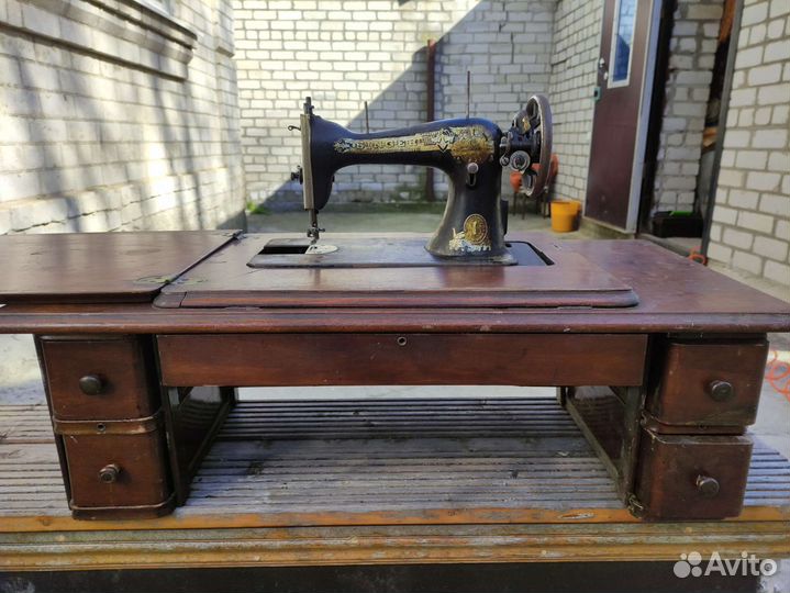 Швейная машина Singer