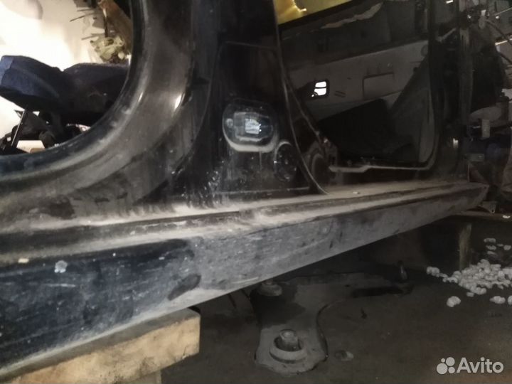 Renault Fluence порог правый со стойкой