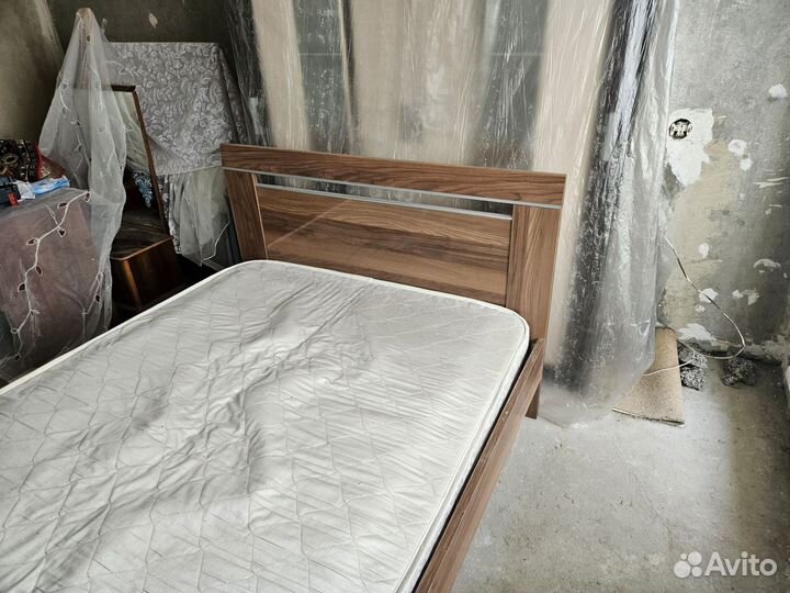 Кровать двухспальная с матрасом бу