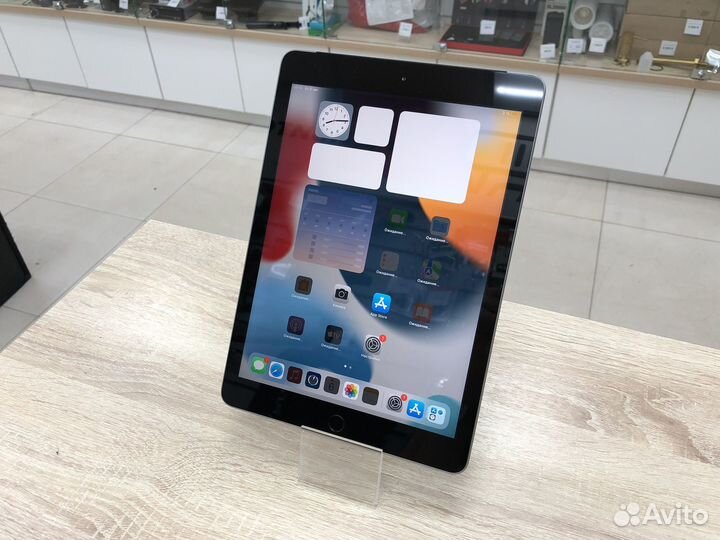 Сд32 Apple iPad 5 2017 128Gb Wi-Fi + Cellular