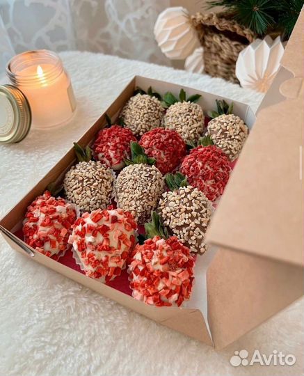 Клубника сочная в премиальном шоколаде коробка