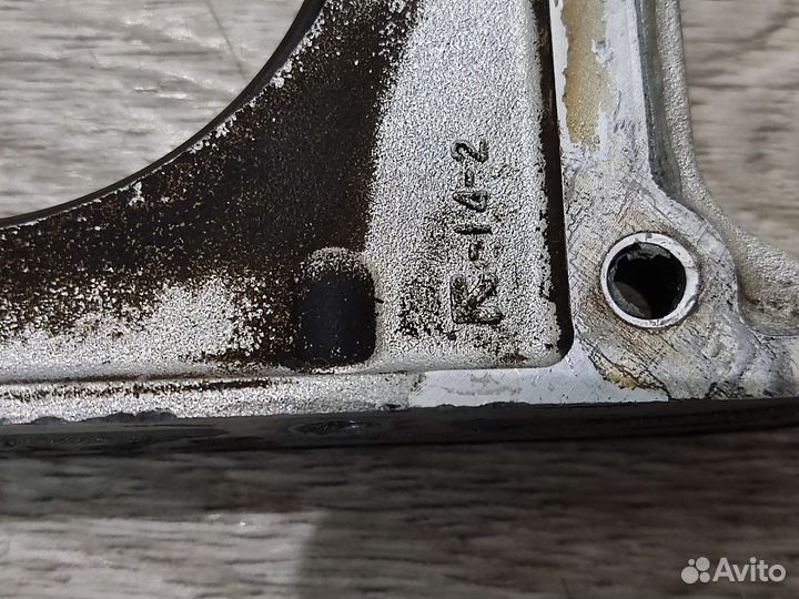 Крышка коленвала задняя Lancer Cedia