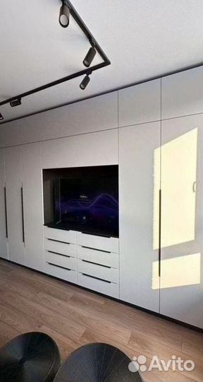 Современный шкаф