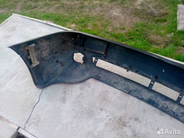 Бампер передний на Ауди 80