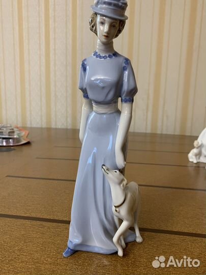 Девушка с борзой, фарфор, Чехия, 25 см