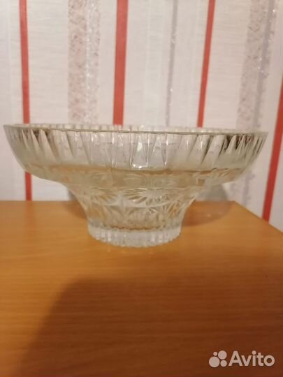 Конфетница на ножке