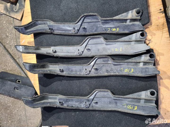 Пыльник крыла левый Toyota Corolla E150 1.6 1ZR-FE