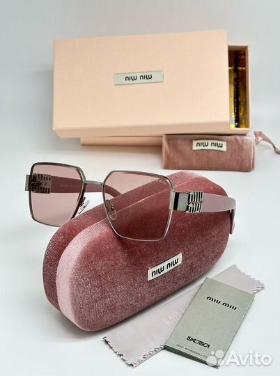 Солнцезащитные очки Miu Miu новинка