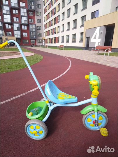 Трехколесный велосипед