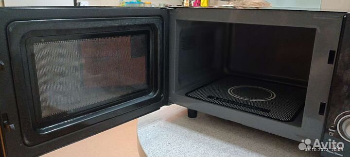 Микроволновая печь Leran 800Вт, 23л